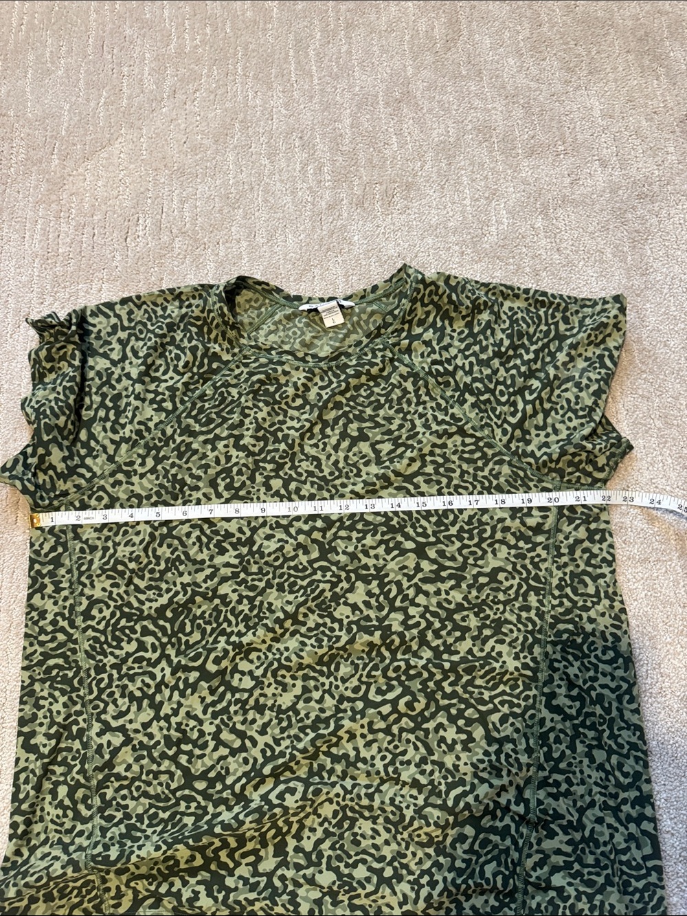 Athleta Ultimate Train printed tee, large, green - Picture 5 of 8